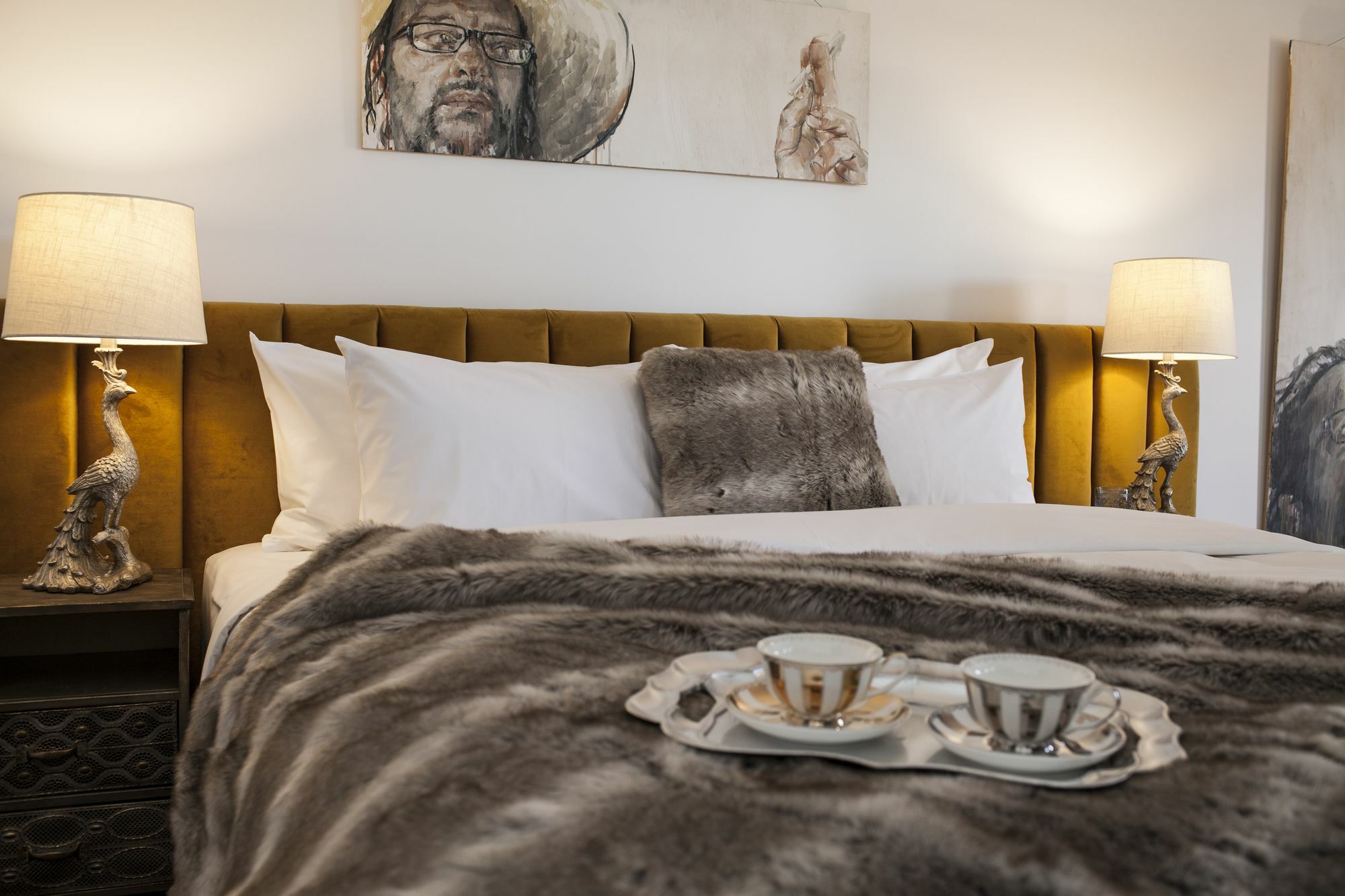 Daylesford Art Motel Extérieur photo A mink fur throw