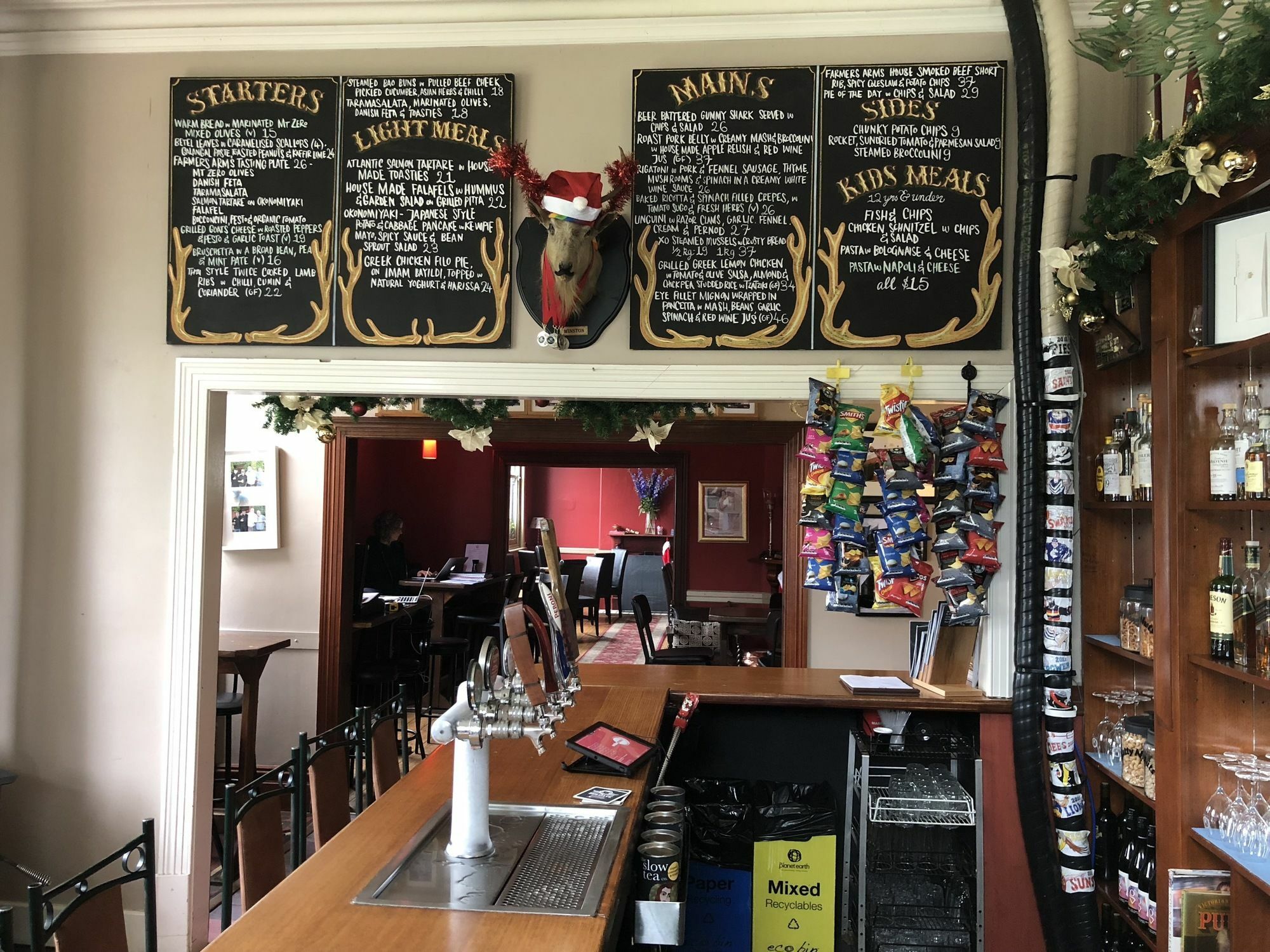 Daylesford Art Motel Extérieur photo The bar at the Old Ship Hotel